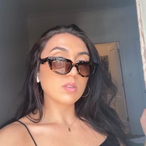 DEZI ON READ SUNGLASSES